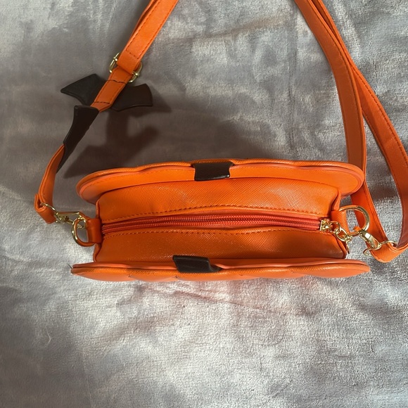 Brand new pumpkin purse - Picture 7 of 11